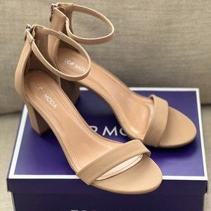 SMOOTH AND SLEEK NUDE BLOCK HEELS